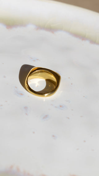 Curved 18K Gold Ring